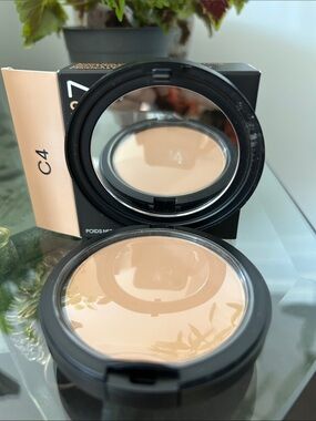MAC Studio Fix Powder Plus in C4